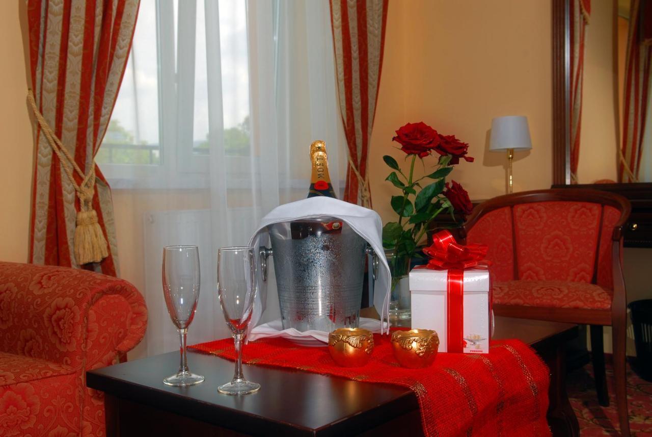 Royal Hotels And Spa Resorts Promenad Truskavec' Esterno foto